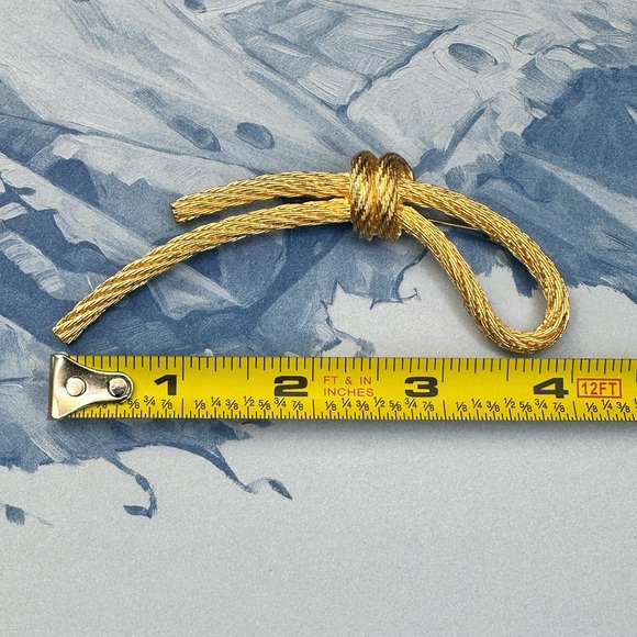 Vintage Large Christian Dior Pin Brooch Gold tone Cable Rope Knot. - Picture 8 of 9